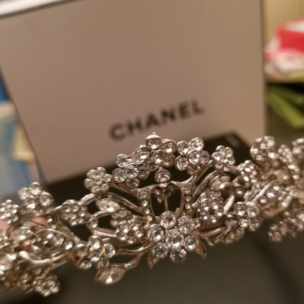 SWAROVSKI CRYSTAL TIARA